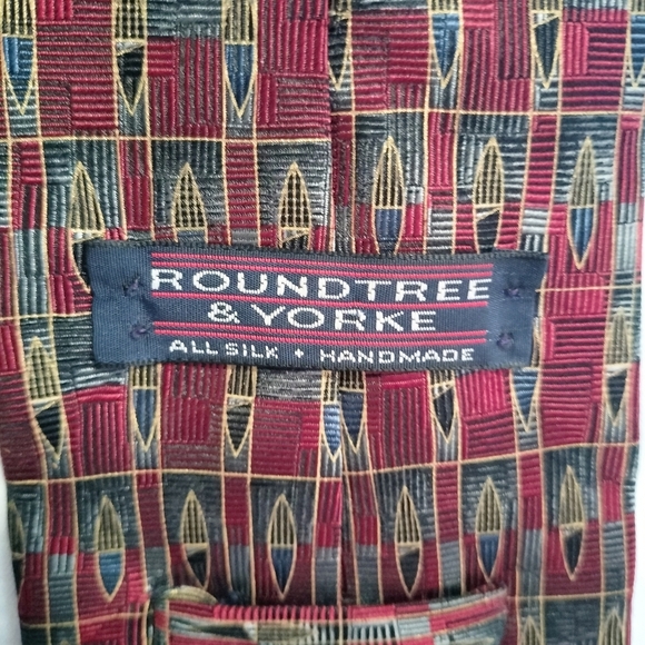 Roundtree and Yorke Necktie Tie  Silk Red Multicolored Geometric Jacquard USA - Picture 3 of 11